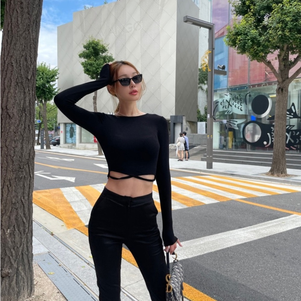 NWT black crop top